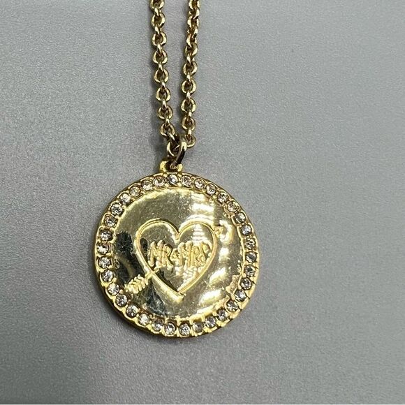 Kate Spade Mr & Mrs Bride Groom Wedding Round Crystal Pendant Necklace - Picture 5 of 6